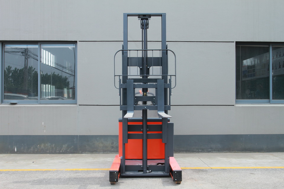 Electric forklift reach lift stacker wheel pallet stand-on truck with emergency power disconnect handle Q series